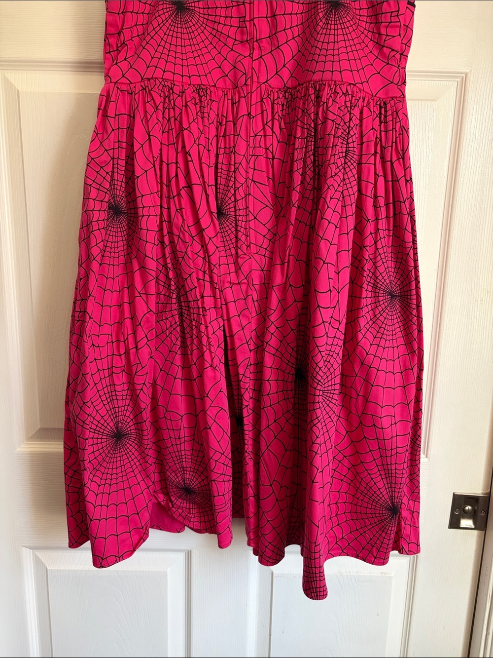 1950S SWING SUNDRESS AND SCARF IN HOT PINK SPIDER WEB PRINT - Picture 7 of 9